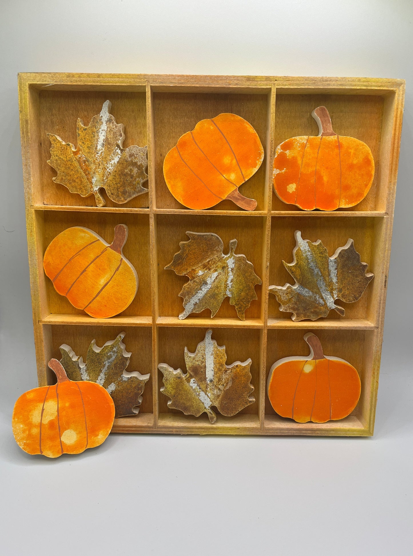 Tic TacToe pumpkin and leaves