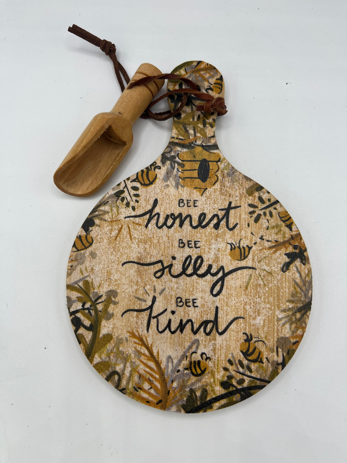 Bee Honest Round Cutting board