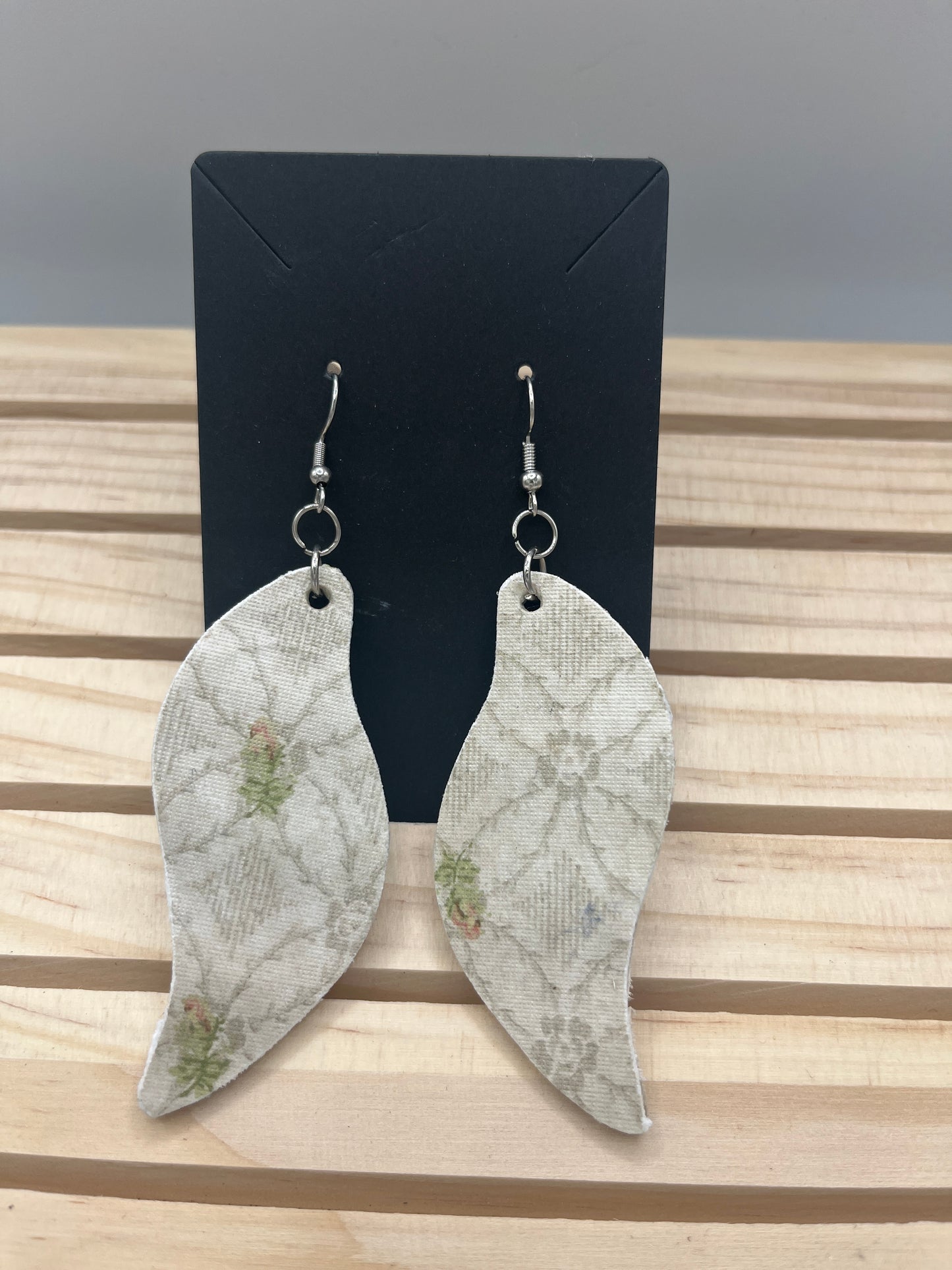 Green floral wave earrings