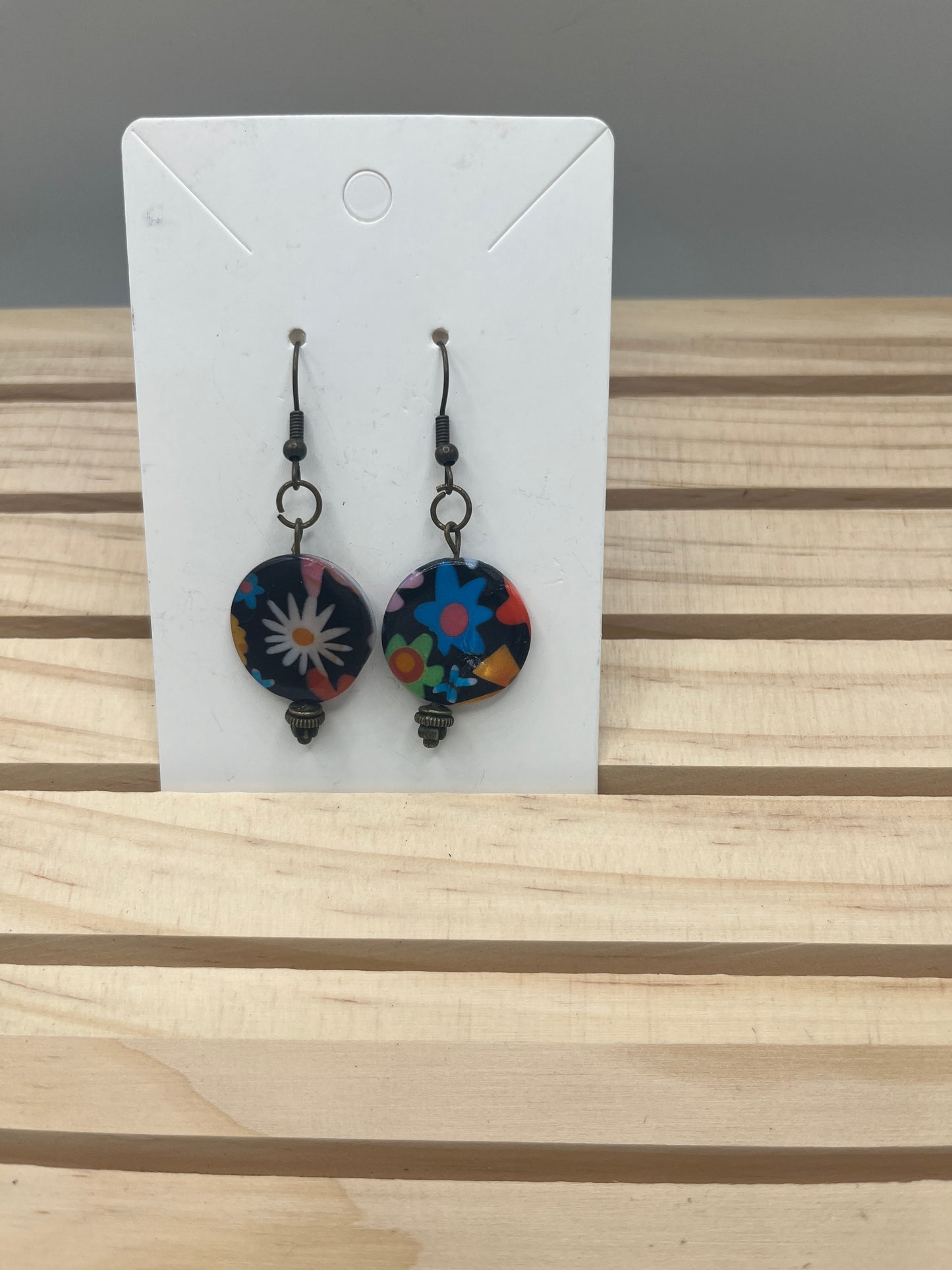 Round acrylic flower power earrings