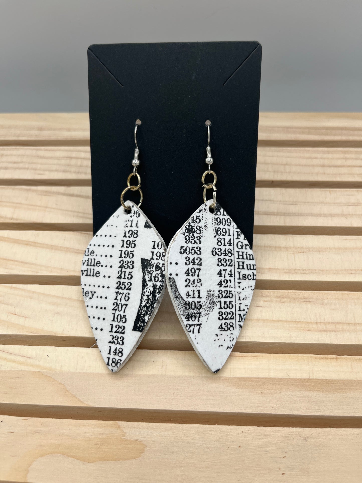 Graffiti leaf shaped earrings numbers