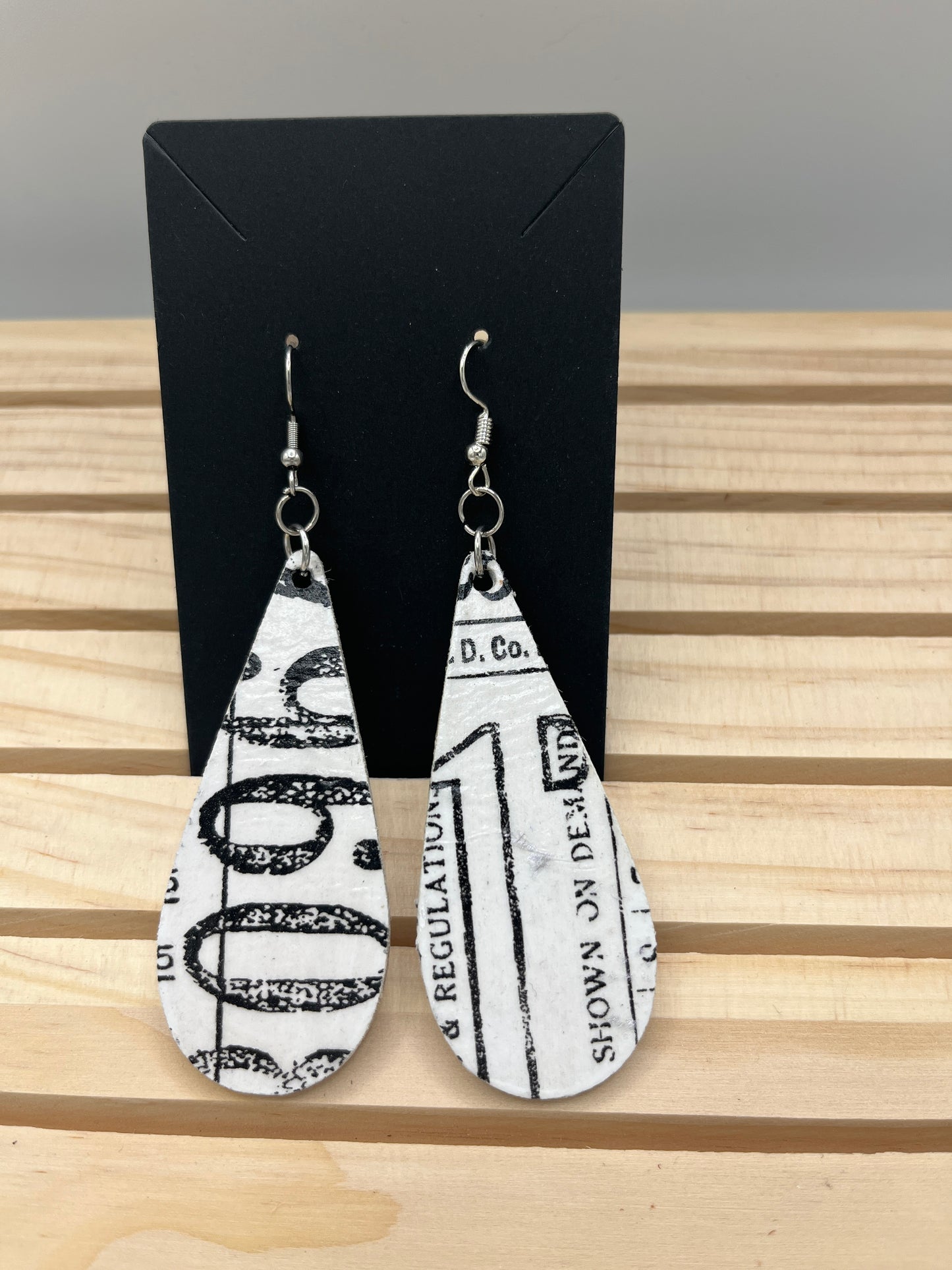 Graffiti slender teardrop earrings 096