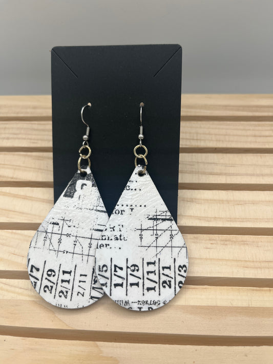 Graffiti teardrop earrings with fractions