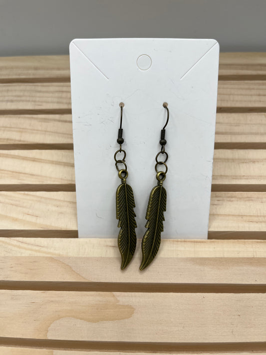 Brass feather earrings with curve