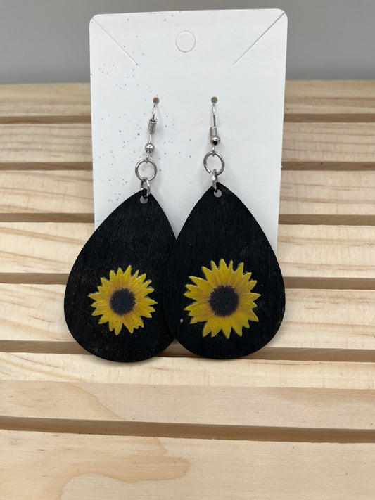 Black teardrop earrings with sunflowers